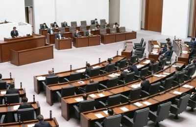 臨時県議会で、高崎進議員が会派代表質疑