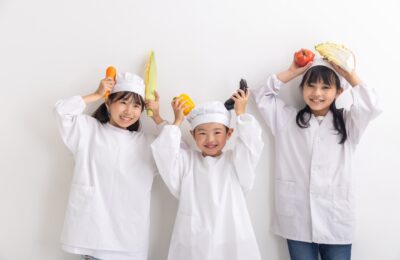 子どもたちの健やかな成長を支えるために――給食費無償化の広がりと、県議会公明党の取り組み
