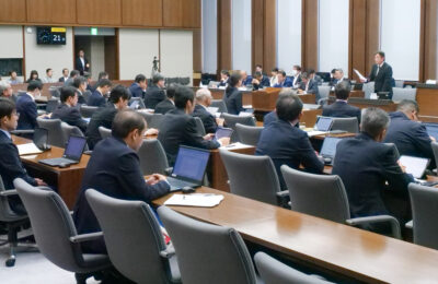 中小企業の人材確保に“奨学金返還支援”制度創設を検討／高崎進県議の質問に大井川知事が答える