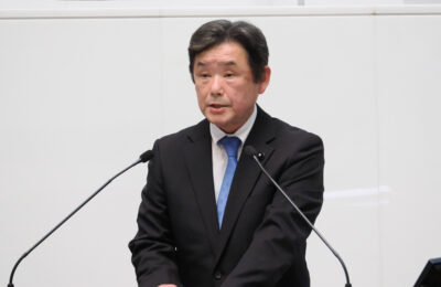 高崎進議員が3月定例議会で代表質問／知事に地域経済の活性化など質す